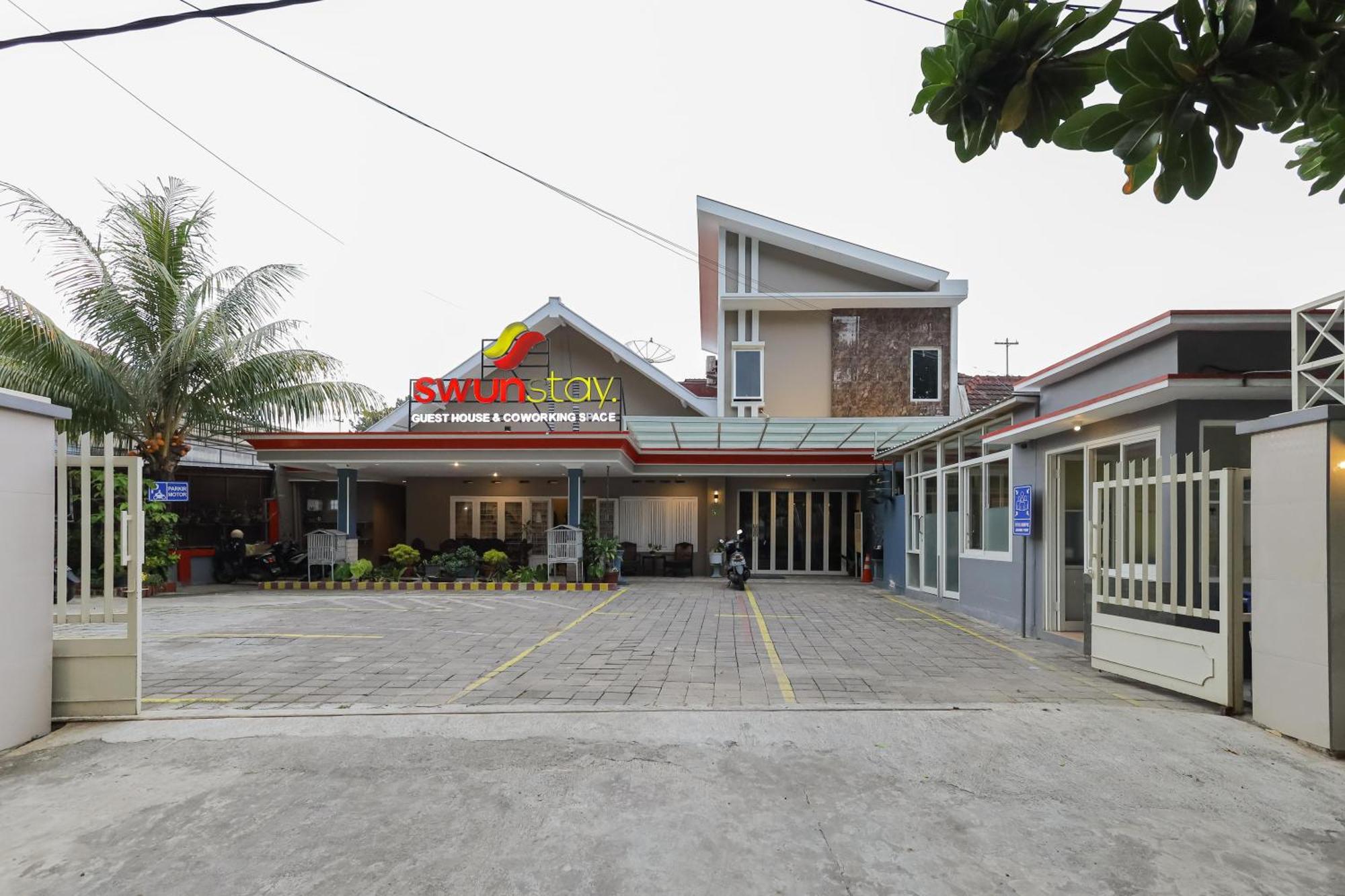 Reddoorz Plus At Swun Stay Raya Langsep Malang Kültér fotó
