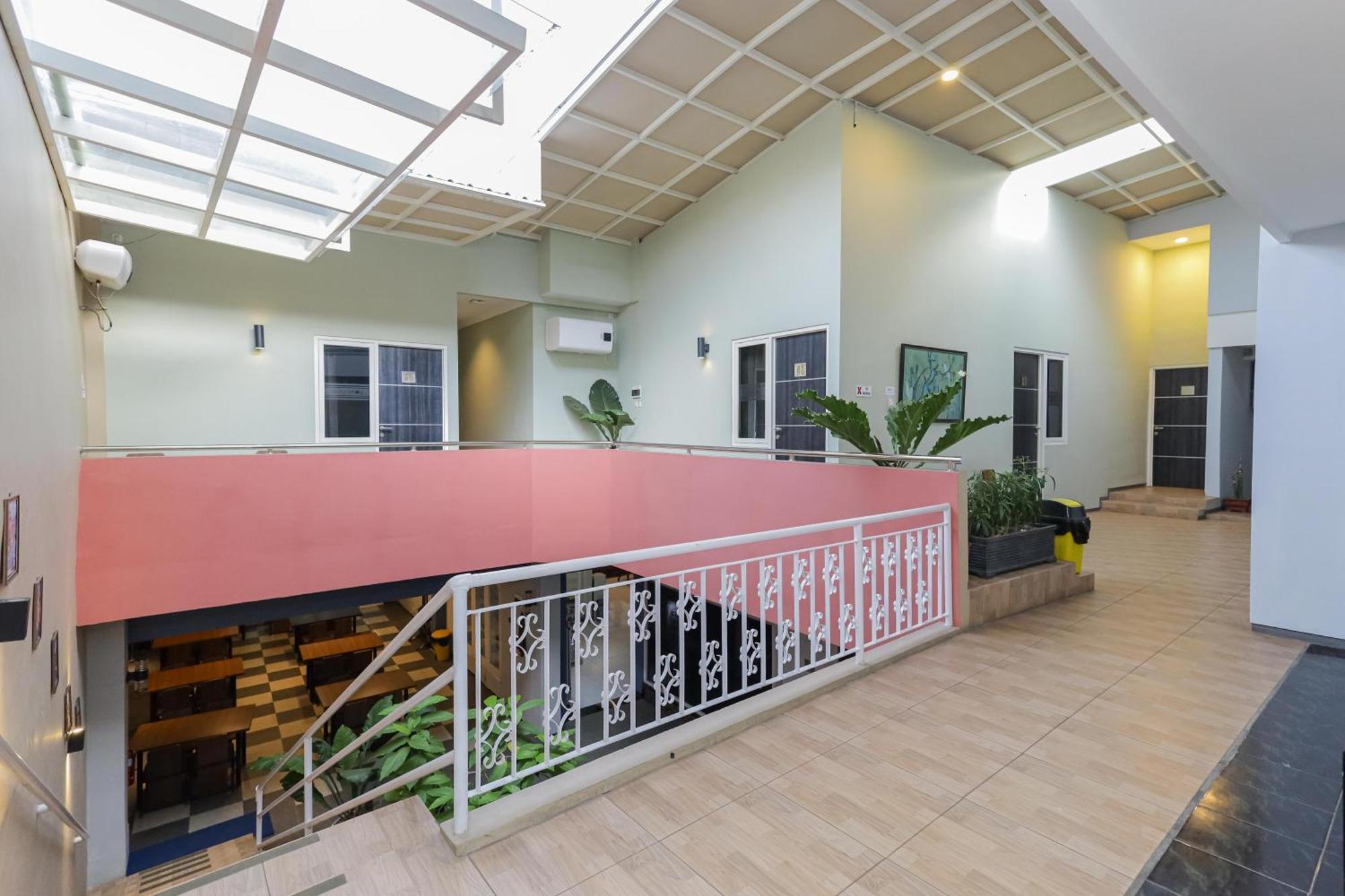 Reddoorz Plus At Swun Stay Raya Langsep Malang Kültér fotó