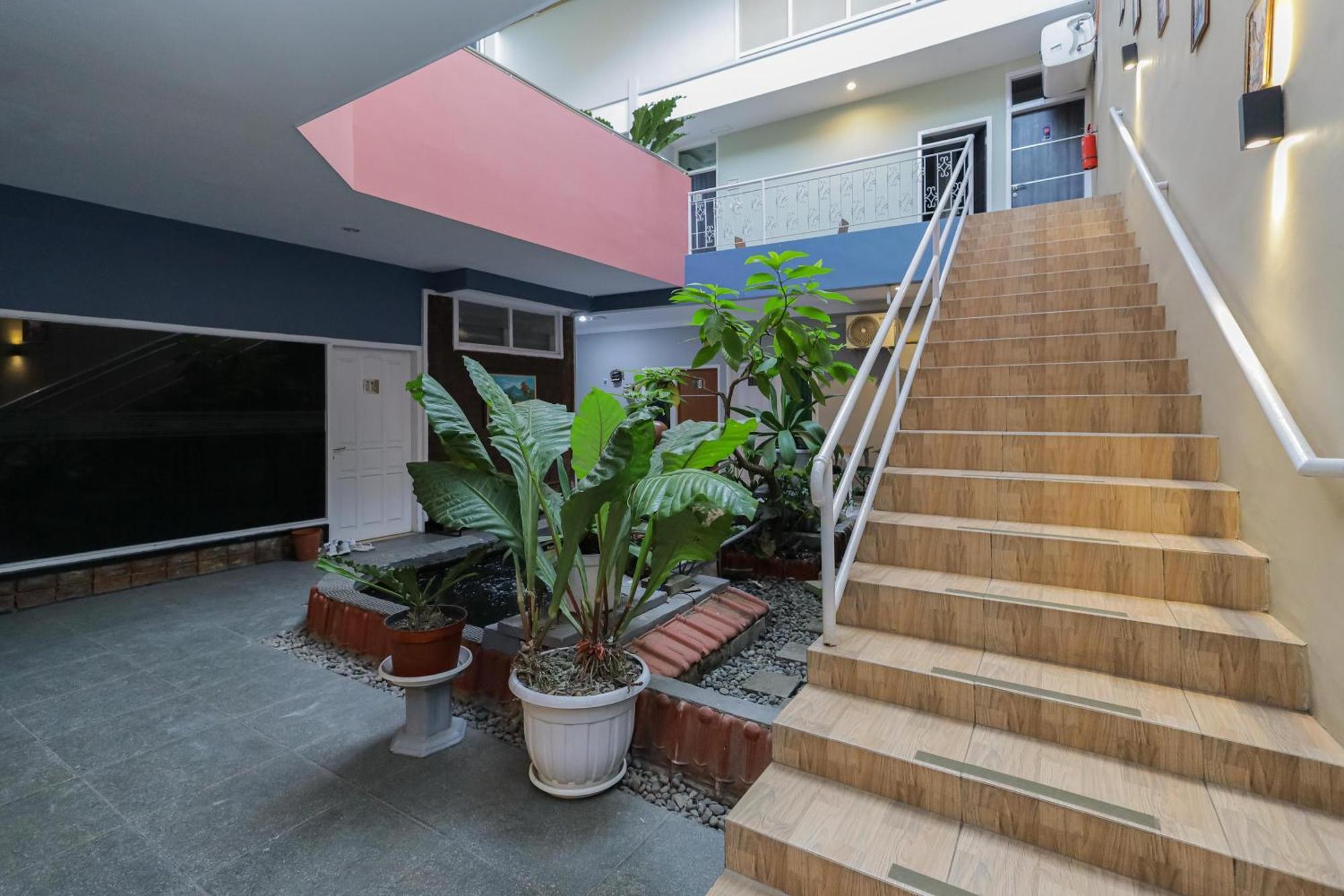 Reddoorz Plus At Swun Stay Raya Langsep Malang Kültér fotó