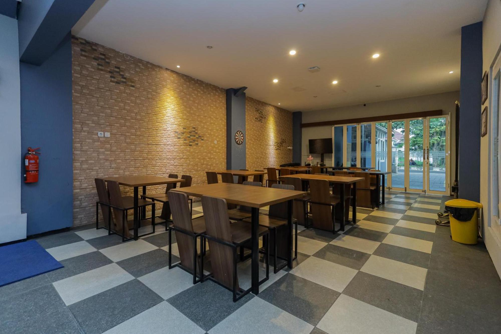 Reddoorz Plus At Swun Stay Raya Langsep Malang Kültér fotó
