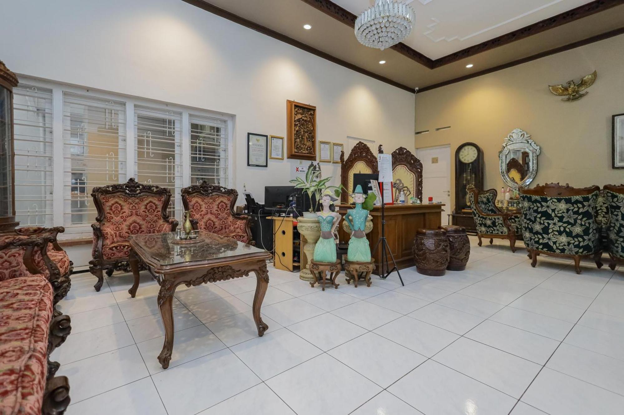 Reddoorz Plus At Swun Stay Raya Langsep Malang Kültér fotó