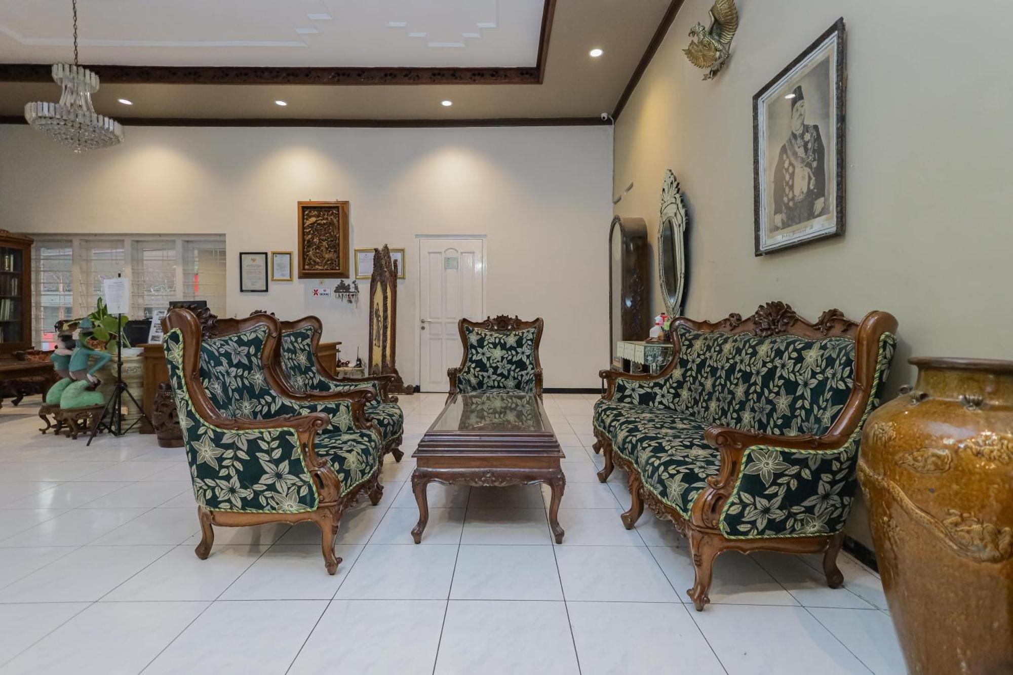 Reddoorz Plus At Swun Stay Raya Langsep Malang Kültér fotó
