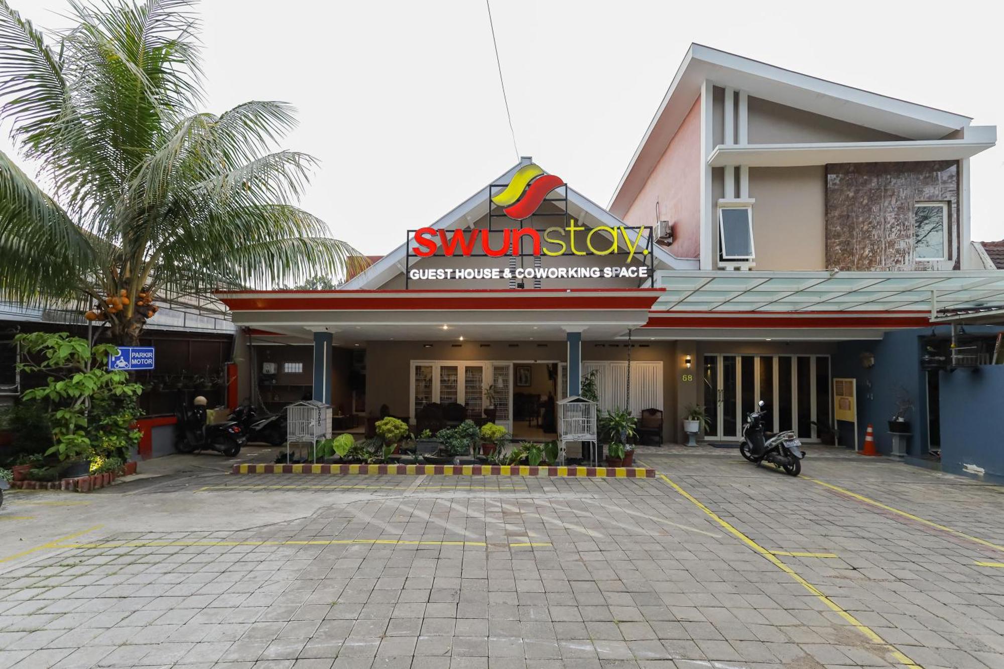 Reddoorz Plus At Swun Stay Raya Langsep Malang Kültér fotó