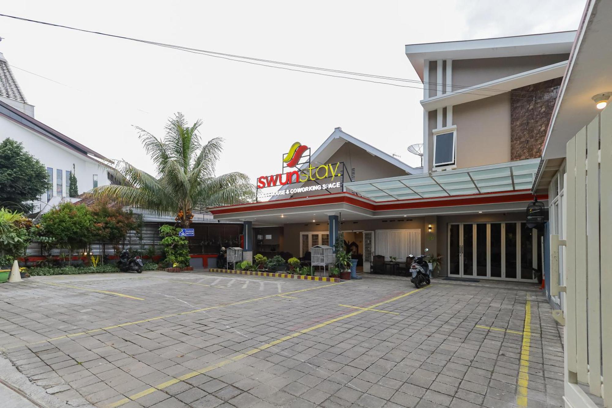Reddoorz Plus At Swun Stay Raya Langsep Malang Kültér fotó