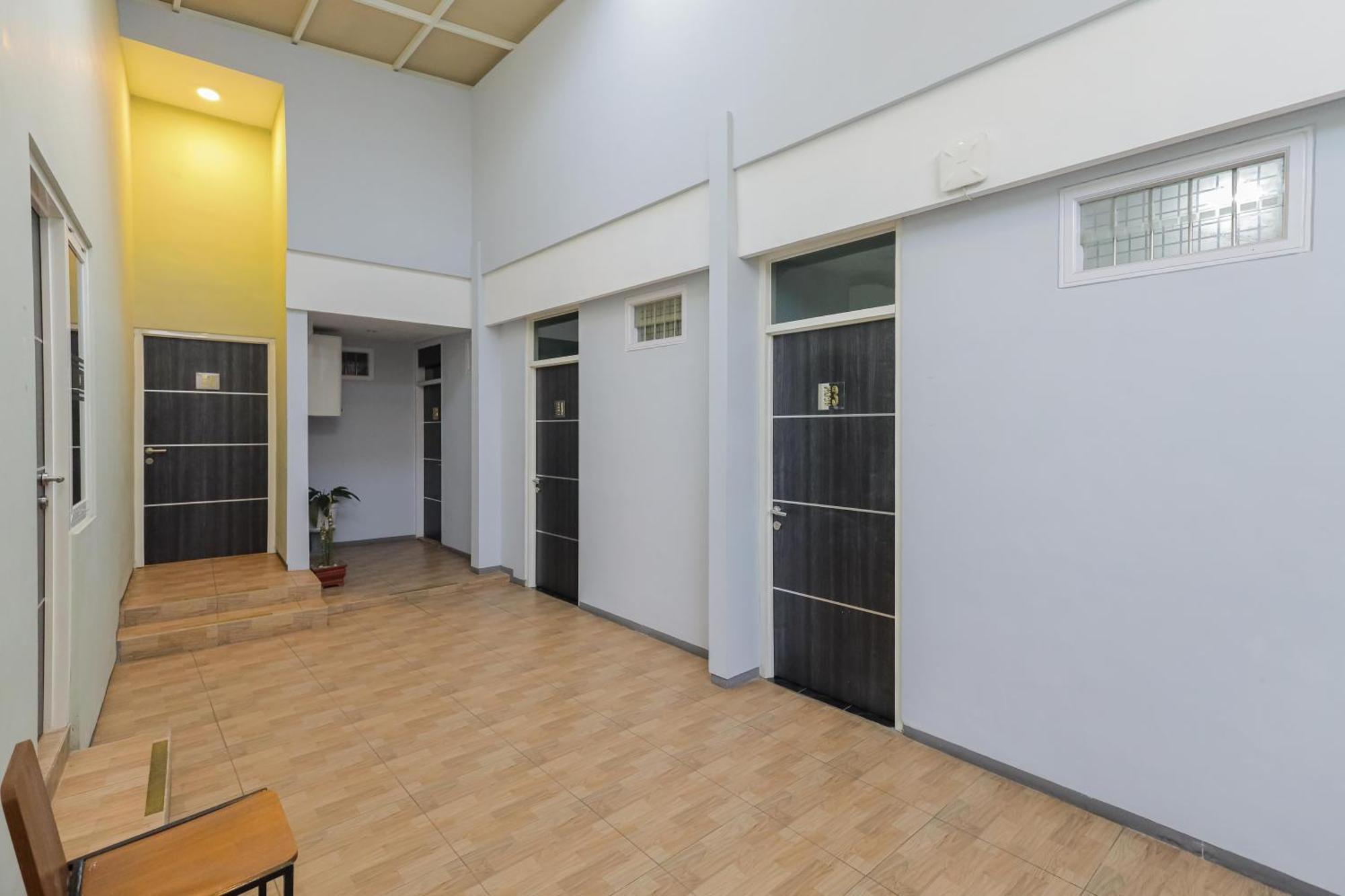 Reddoorz Plus At Swun Stay Raya Langsep Malang Kültér fotó