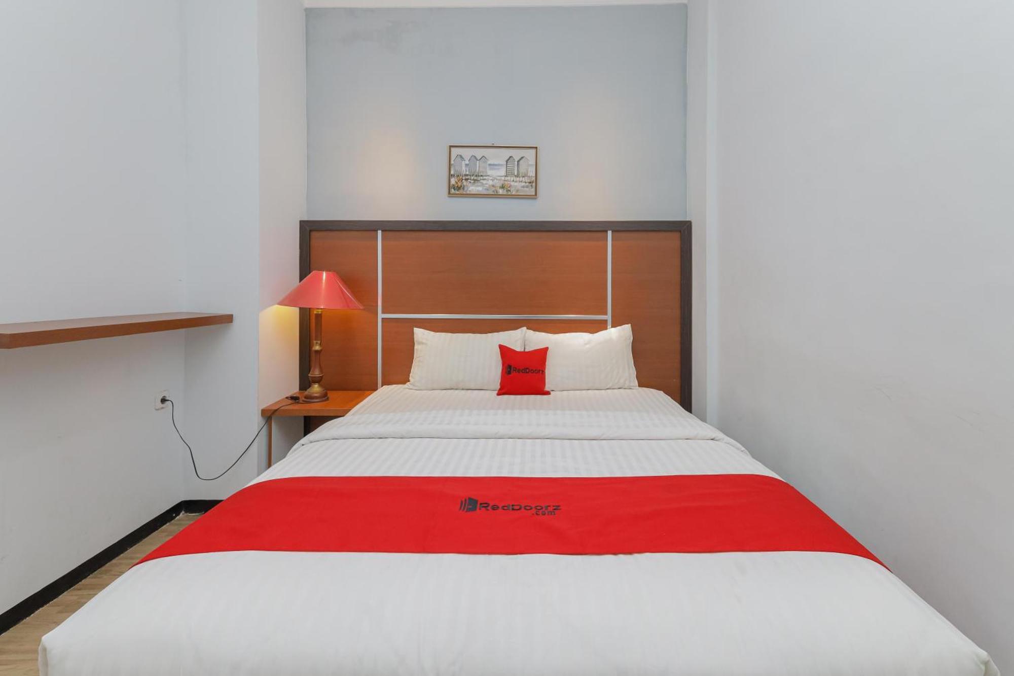 Reddoorz Plus At Swun Stay Raya Langsep Malang Kültér fotó