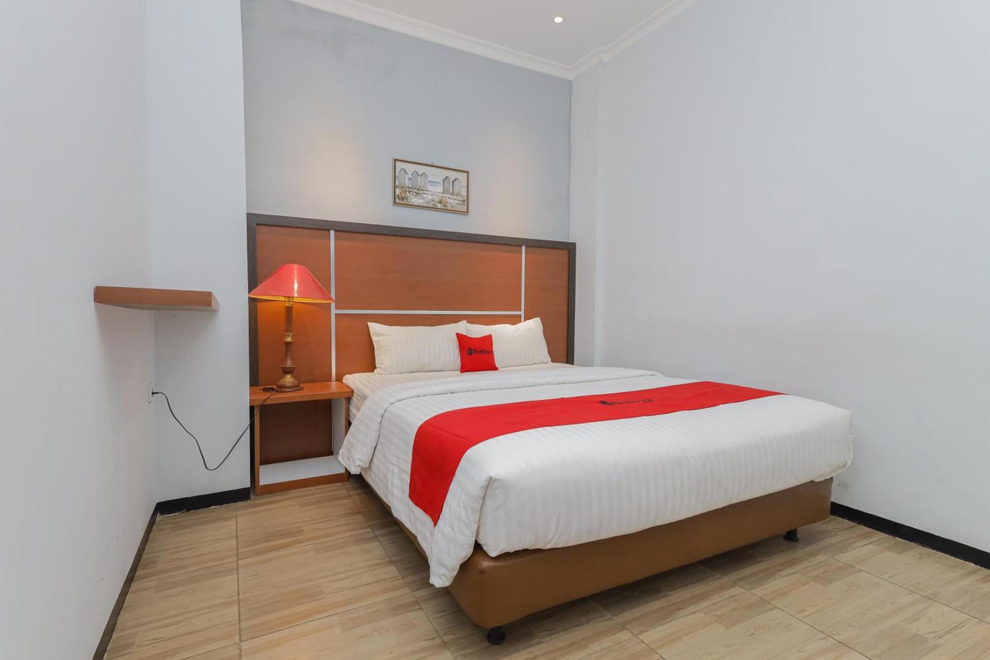 Reddoorz Plus At Swun Stay Raya Langsep Malang Kültér fotó