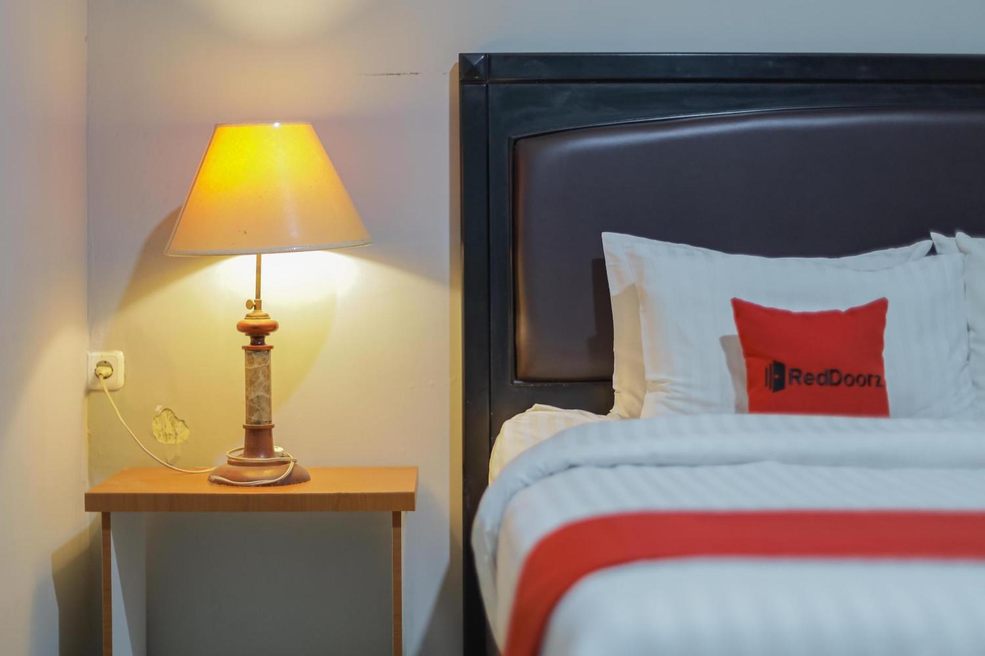 Reddoorz Plus At Swun Stay Raya Langsep Malang Kültér fotó