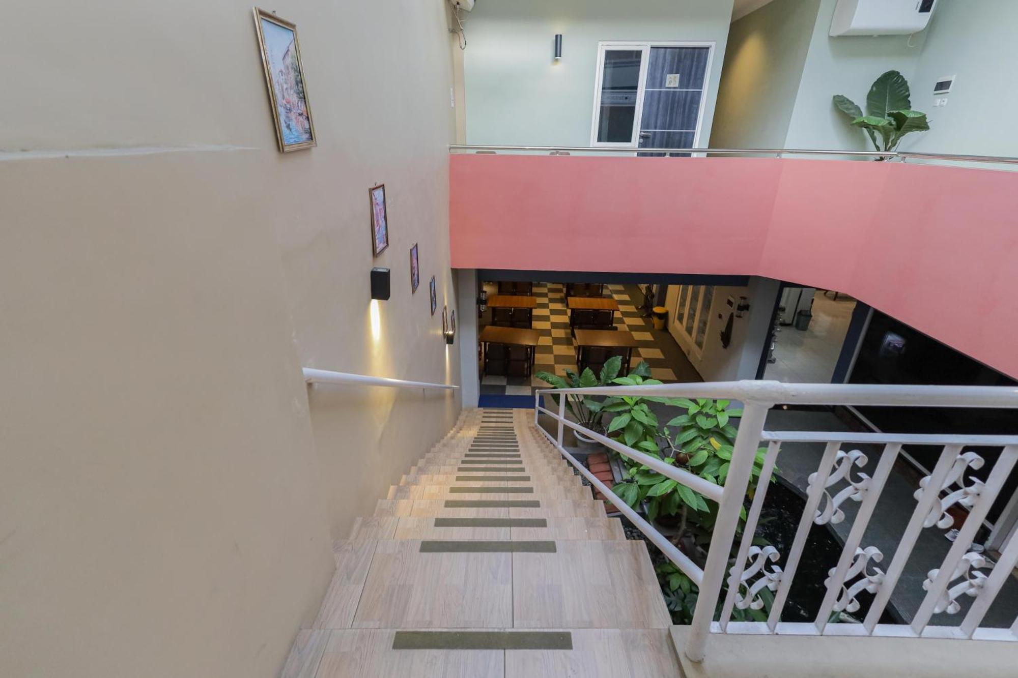 Reddoorz Plus At Swun Stay Raya Langsep Malang Kültér fotó