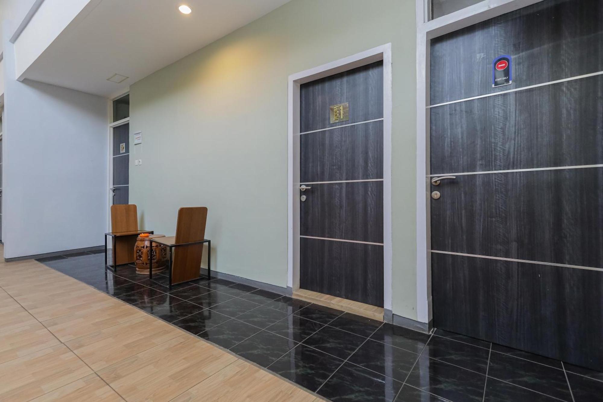 Reddoorz Plus At Swun Stay Raya Langsep Malang Kültér fotó