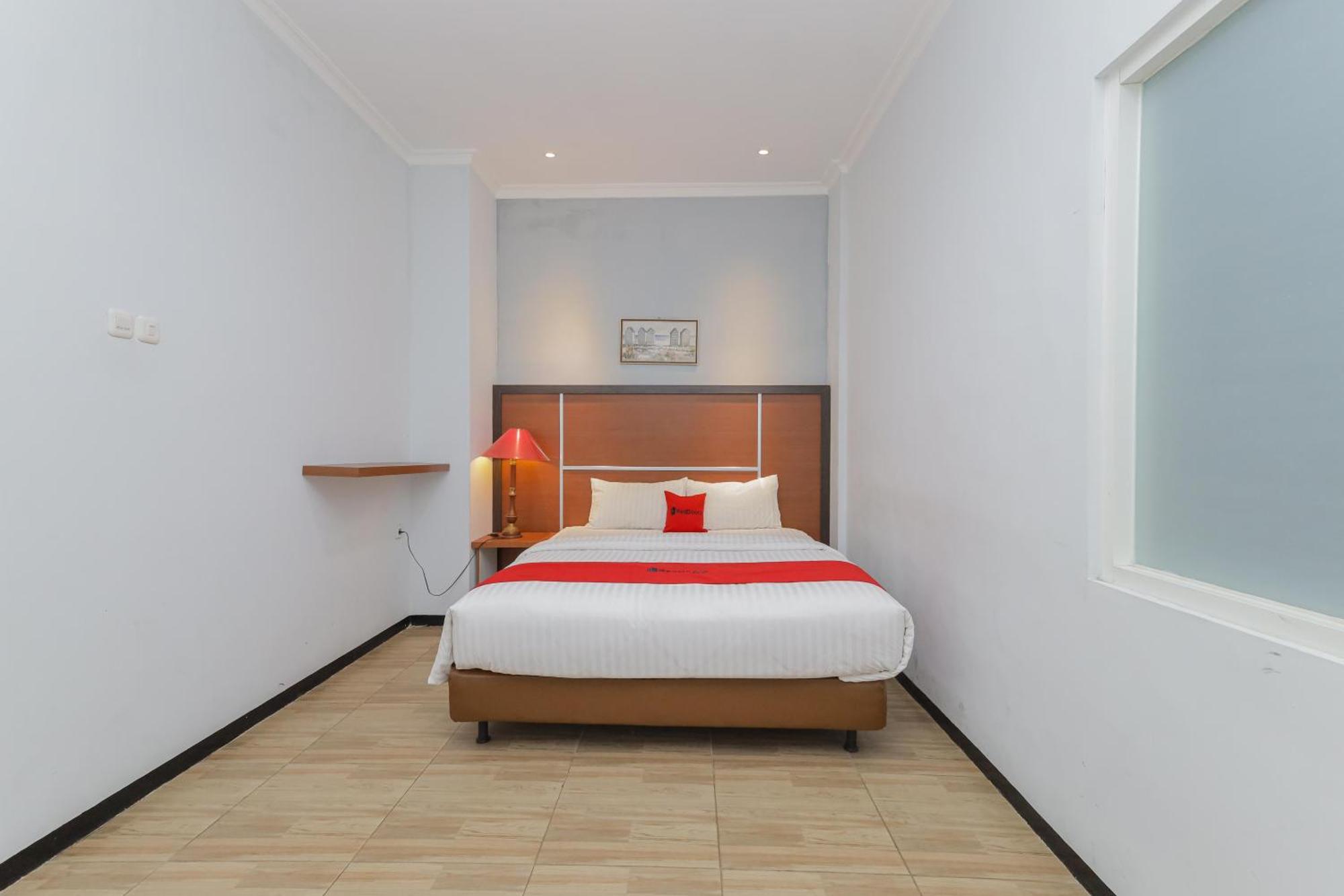 Reddoorz Plus At Swun Stay Raya Langsep Malang Kültér fotó