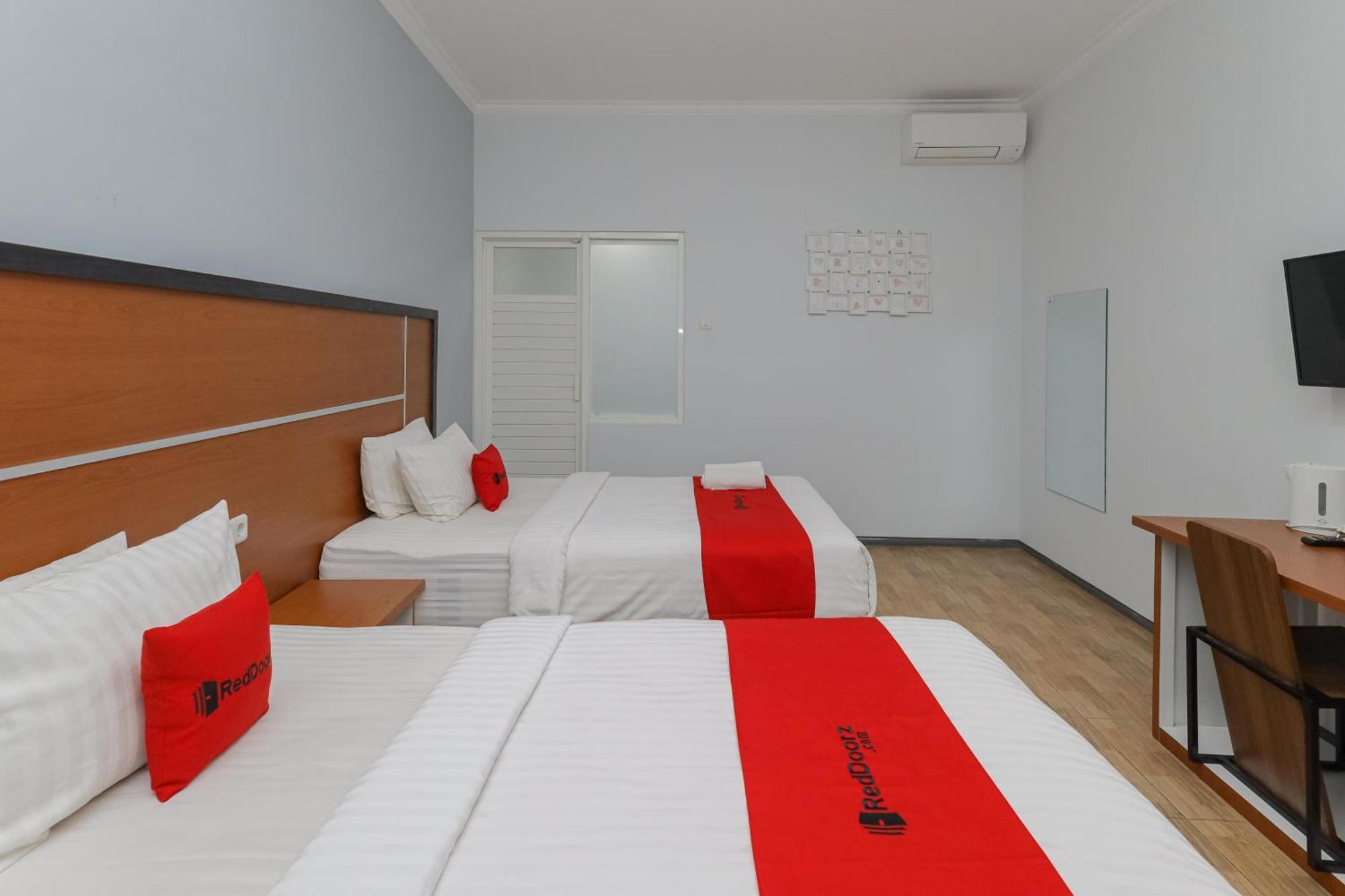 Reddoorz Plus At Swun Stay Raya Langsep Malang Kültér fotó