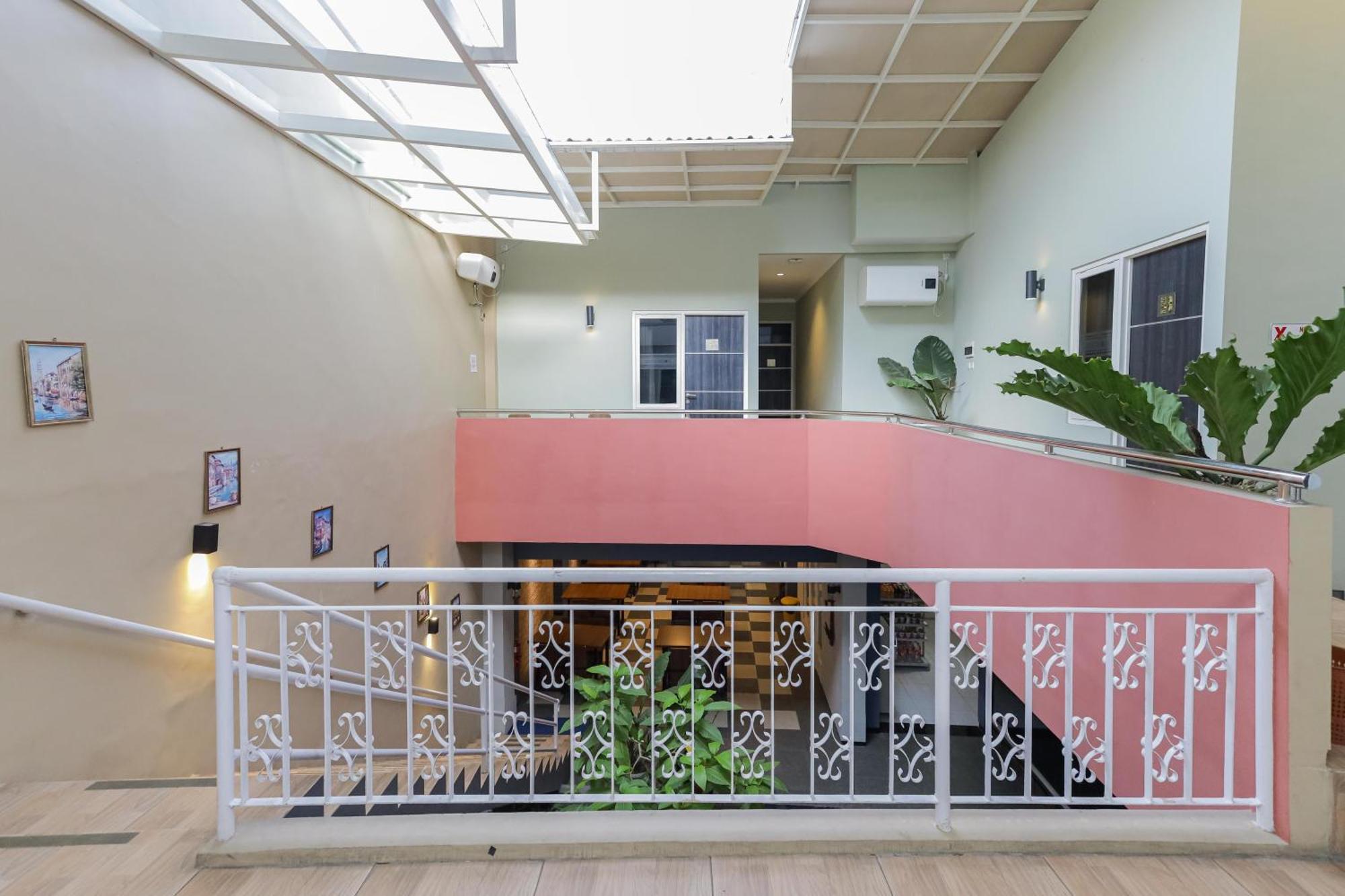 Reddoorz Plus At Swun Stay Raya Langsep Malang Kültér fotó