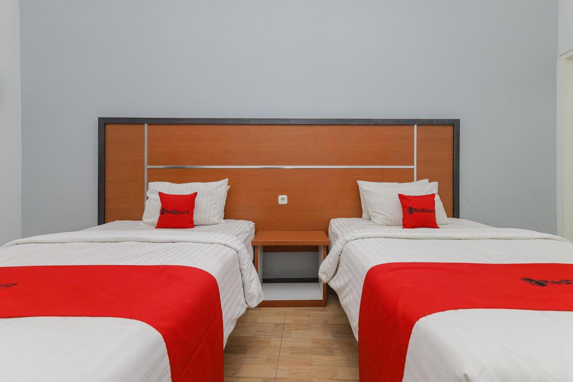 Reddoorz Plus At Swun Stay Raya Langsep Malang Kültér fotó