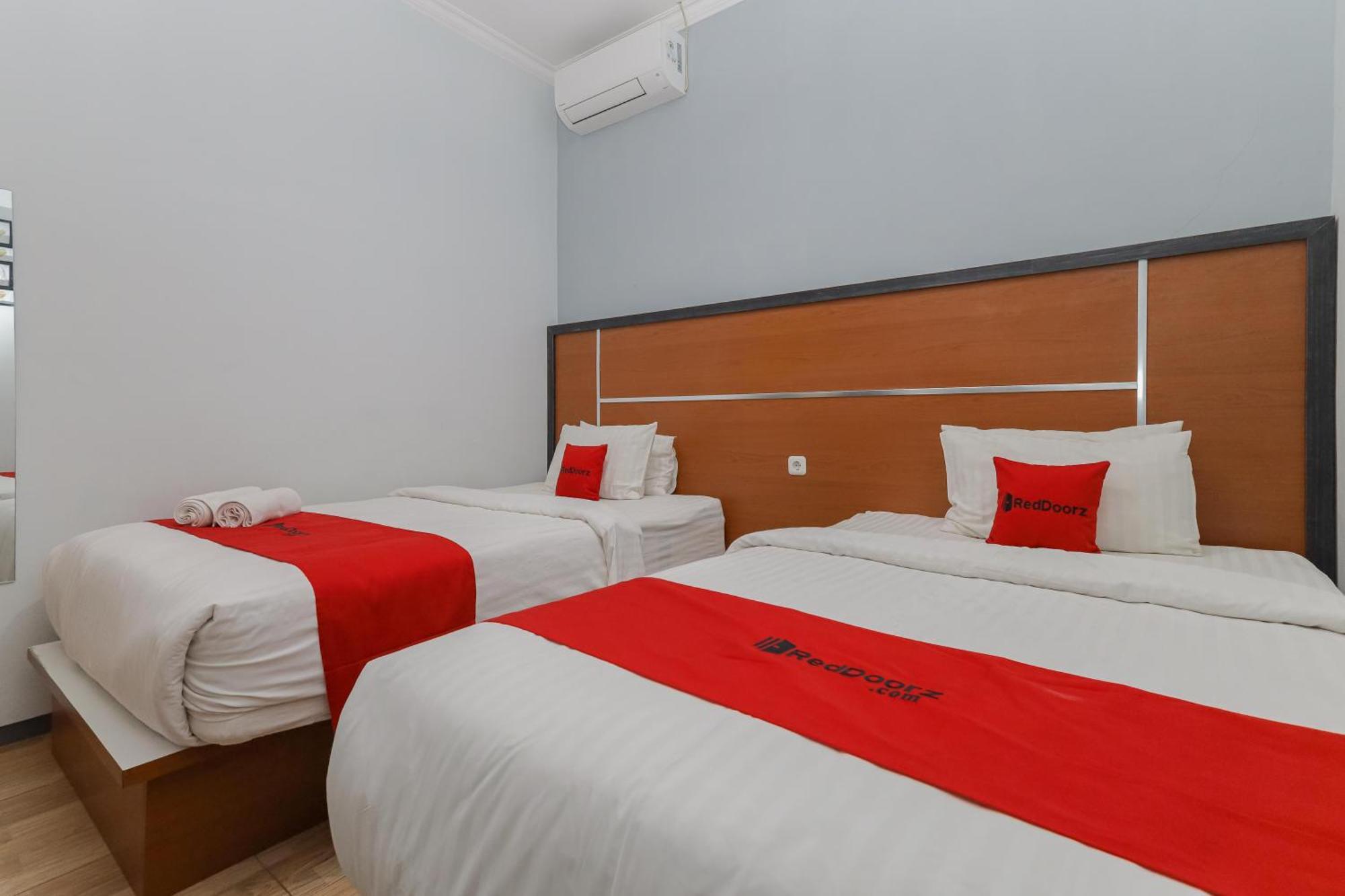 Reddoorz Plus At Swun Stay Raya Langsep Malang Kültér fotó