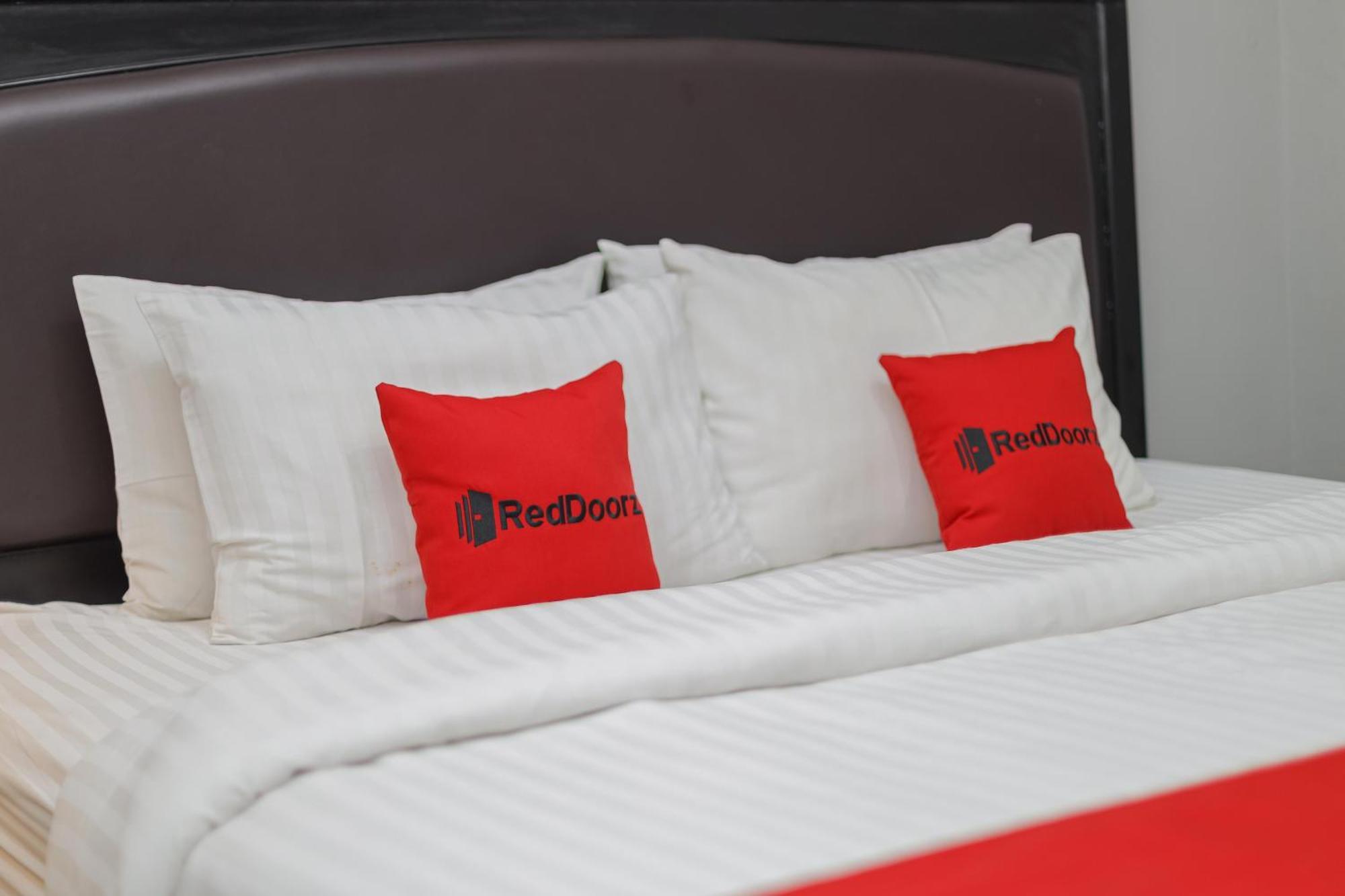 Reddoorz Plus At Swun Stay Raya Langsep Malang Kültér fotó