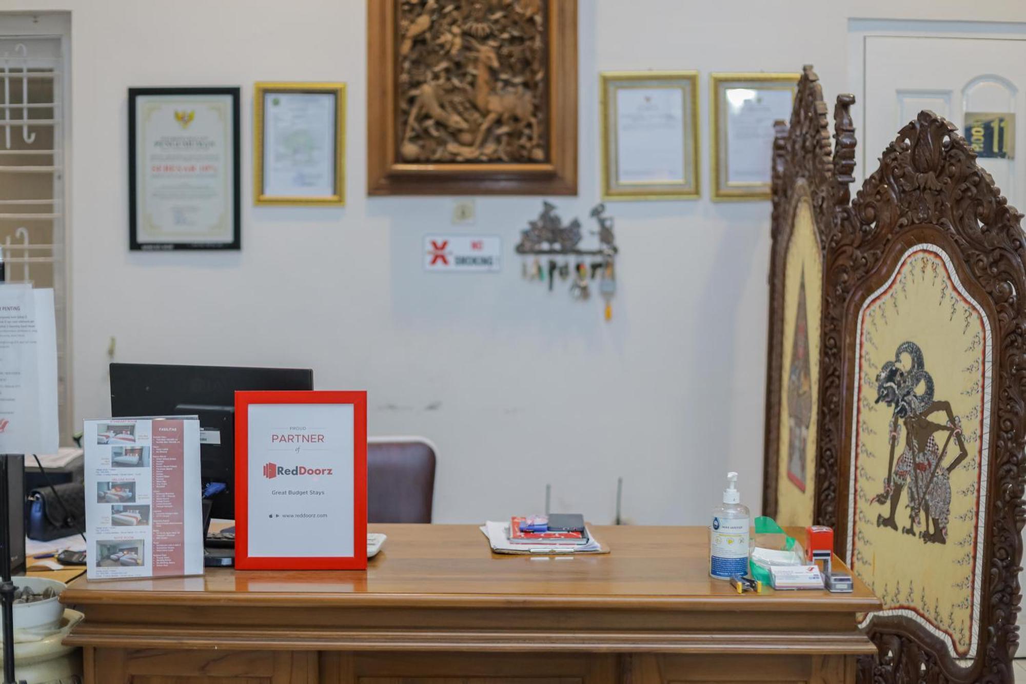 Reddoorz Plus At Swun Stay Raya Langsep Malang Kültér fotó