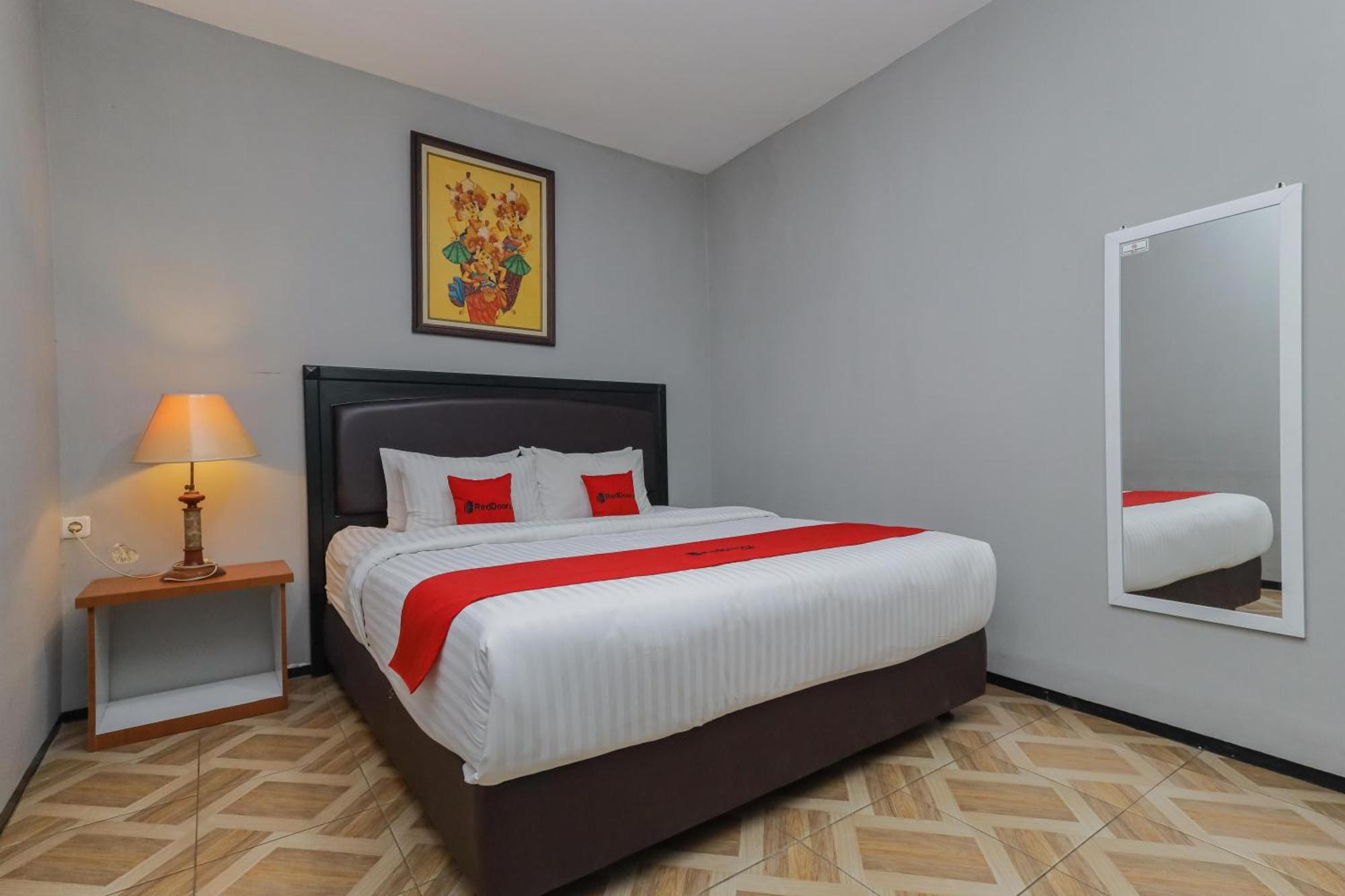 Reddoorz Plus At Swun Stay Raya Langsep Malang Kültér fotó