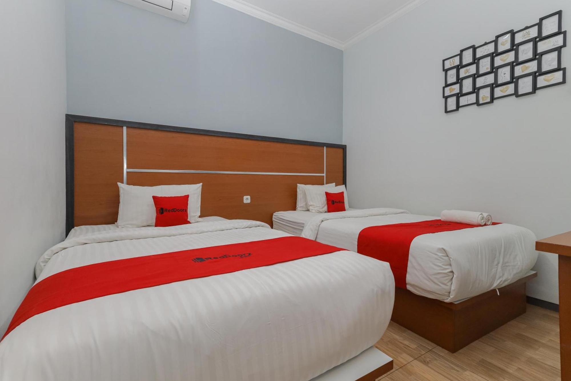 Reddoorz Plus At Swun Stay Raya Langsep Malang Kültér fotó